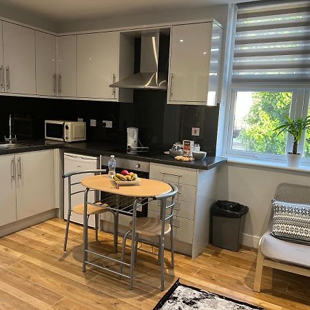 Mj Serviced Apartment Up To 6 Guest - Luxurious Living In West London Next To Tube Station & Central London Hanwell Εξωτερικό φωτογραφία