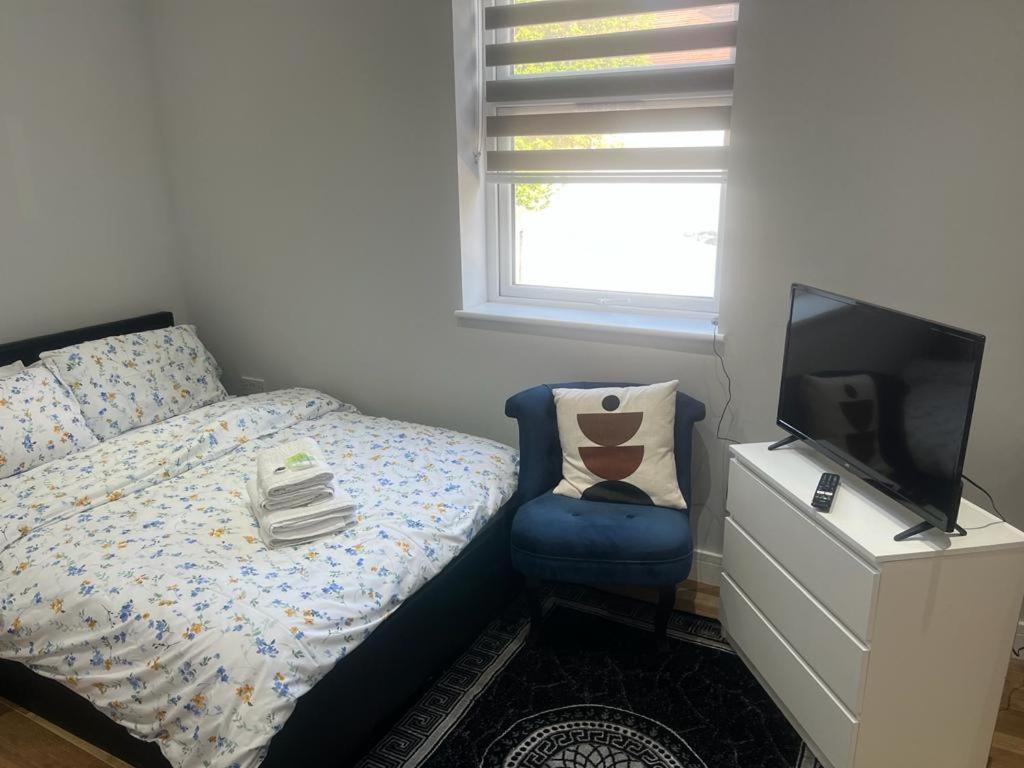 Mj Serviced Apartment Up To 6 Guest - Luxurious Living In West London Next To Tube Station & Central London Hanwell Εξωτερικό φωτογραφία